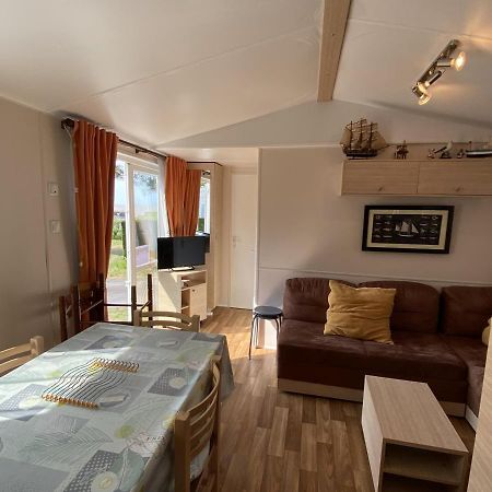 Mobil-Home A Fouras : Proche Plage, 2 Chambres, Tv, Plancha, Parking, Ideal Famille - Fr-1-709-58 المظهر الخارجي الصورة