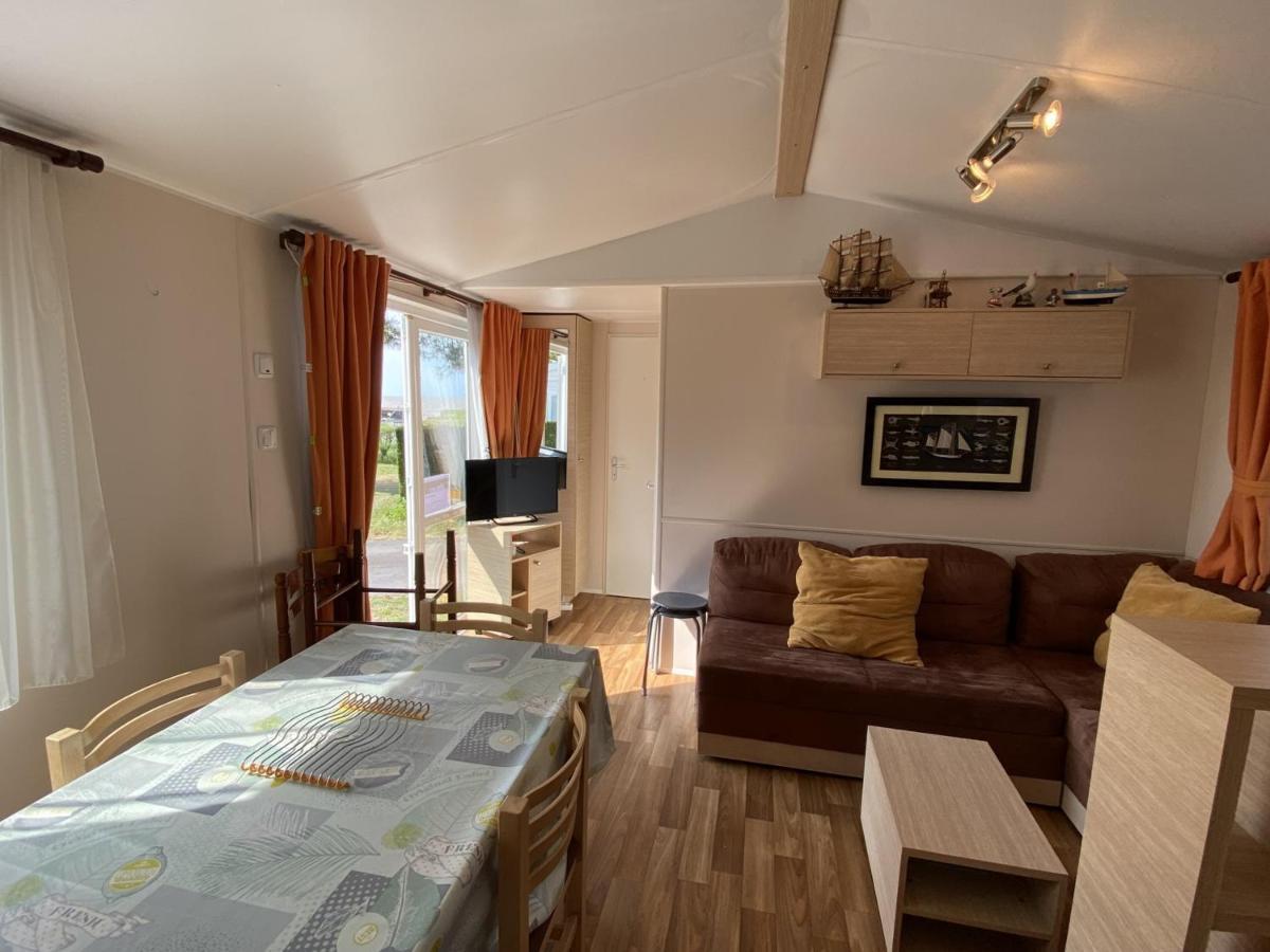Mobil-Home A Fouras : Proche Plage, 2 Chambres, Tv, Plancha, Parking, Ideal Famille - Fr-1-709-58 المظهر الخارجي الصورة