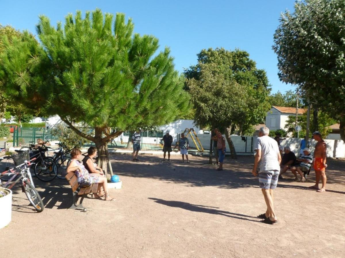 Mobil-Home A Fouras : Proche Plage, 2 Chambres, Tv, Plancha, Parking, Ideal Famille - Fr-1-709-58 المظهر الخارجي الصورة